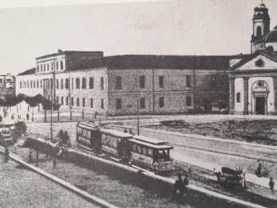 La prima tratta extraurbana di tram venne attivata il 26 luglio 1909 e portava i passeggeri da piazza Sant�Antonio sino a Carbonara e Ceglie, allora comuni autonomi